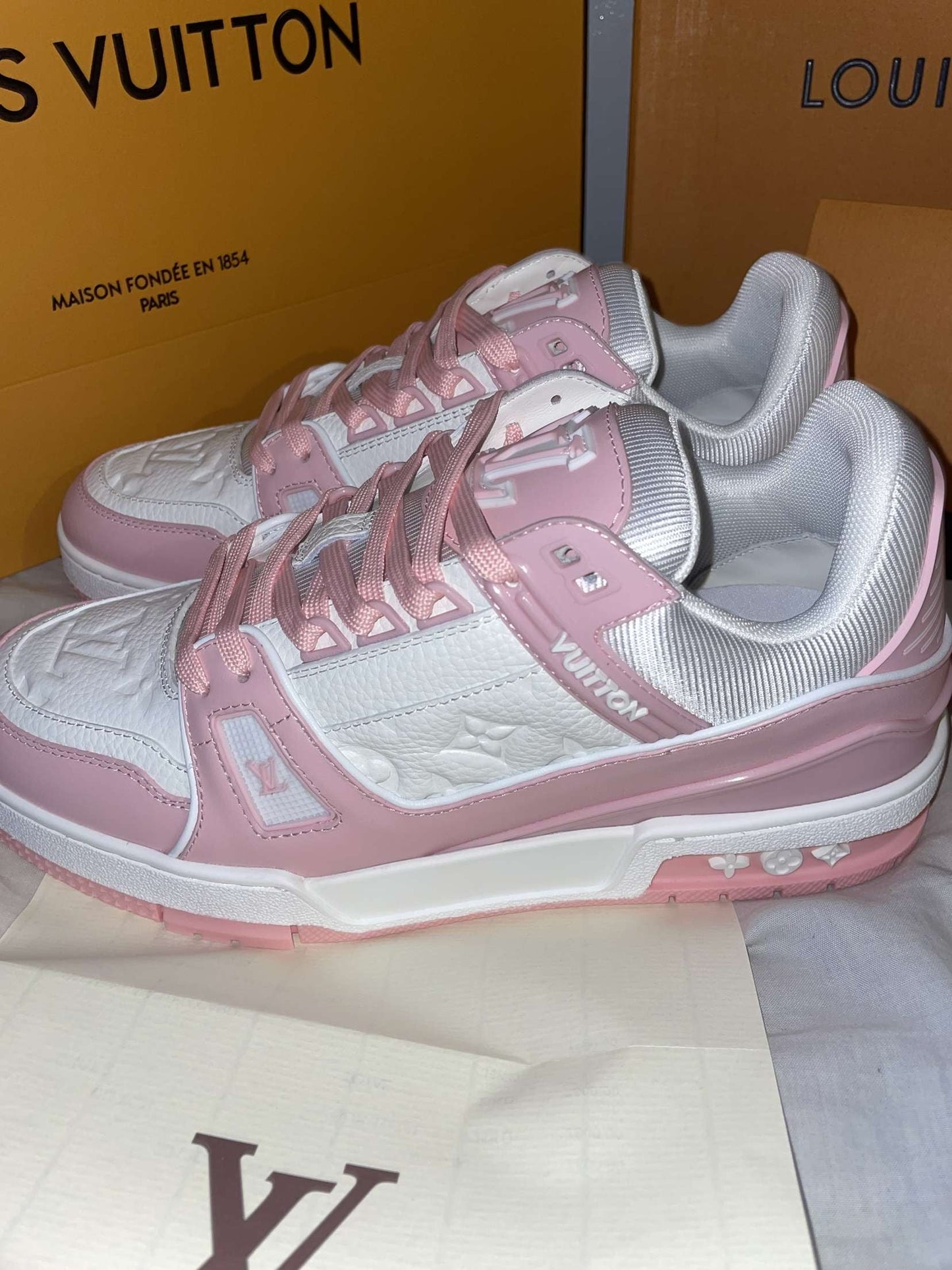 Lv trainers rose