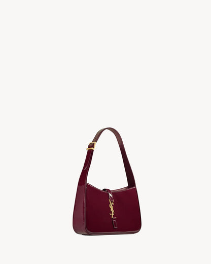 LE 5 À 7 EN CUIR VERNI