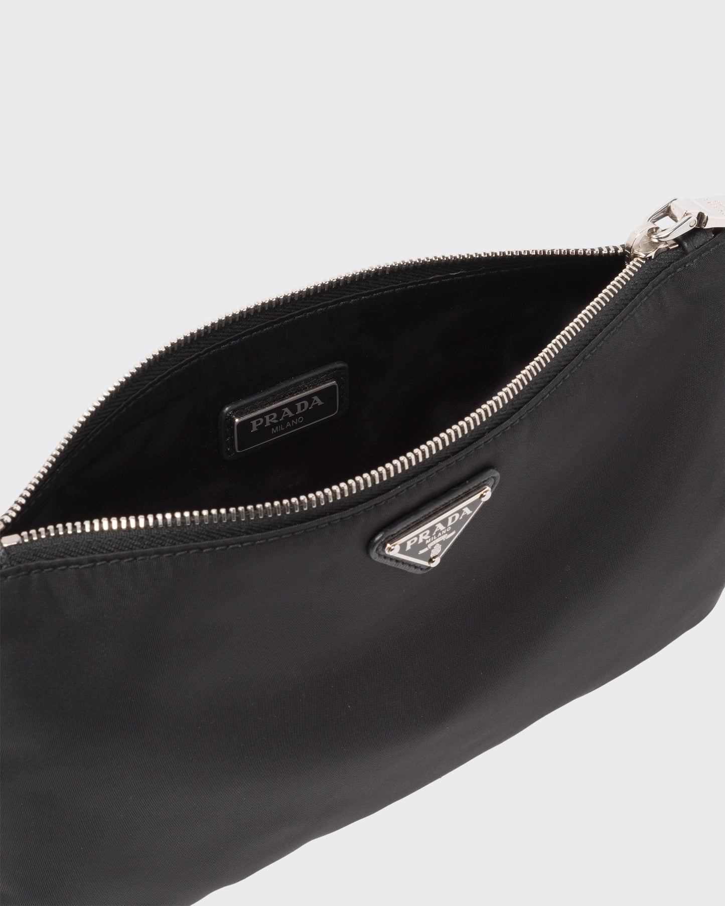 Pochette en Re-Nylon et cuir Saffiano
