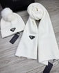 Bonnet et écharpe PRADA