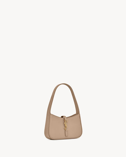 LE 5 À 7 MINI EN CUIR LISSE
